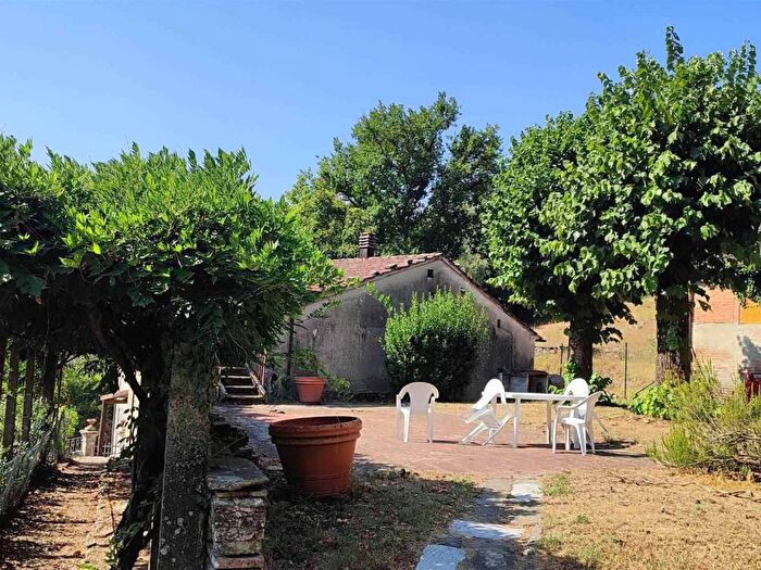 Casa con 5 locali in vendita in Valdibrana, Pistoia