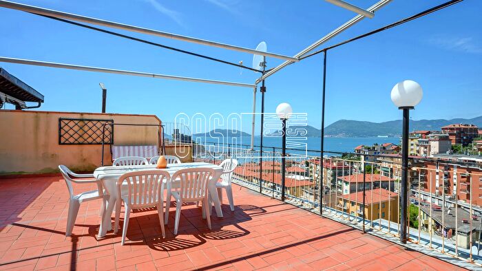 Appartamento quadrilocale in vendita in Via della Repubblica, Lerici