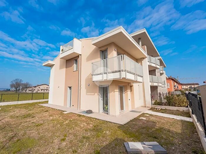 Casa quadrilocale in vendita in Via Pace, Villafranca Di Verona