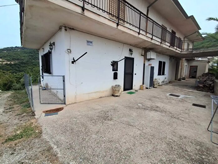 Appartamento quadrilocale in vendita in Rose