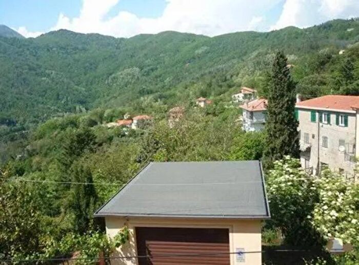 Casa quadrilocale in vendita in Via Strada Vecchia, Castiglione Chiavarese