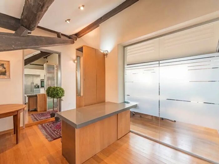 Appartamento trilocale in vendita in Via Giovanni Gherardini, Milano