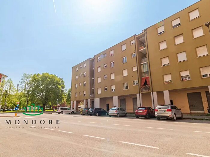 Appartamento con 7 locali in vendita in Via Gabriele dAnnunzio, Bologna