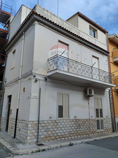 Casa con 5 locali in vendita in Via dei Mille, Rosolini
