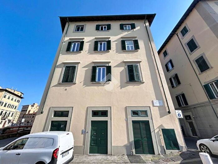 Appartamento trilocale in affitto in Scali degli Isolotti, Quartiere Venezia, Livorno
