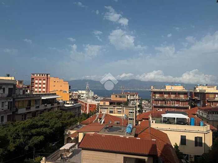 Appartamento con 5 locali in vendita in Via Giuseppe Melacrino, Reggio Calabria