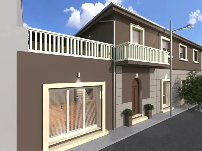 Casa con 5 locali in vendita in Cascina