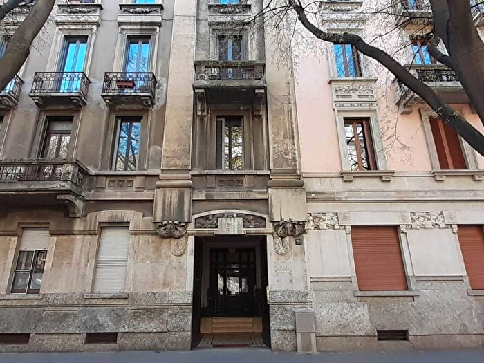 Appartamento trilocale in affitto in via Bartolomeo Eustachi, Morgagni, Milano