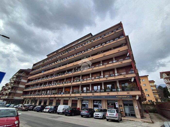 Appartamento trilocale in affitto in Via Morelli e Silvati, Valle Pennini SantEustachio, Avellino