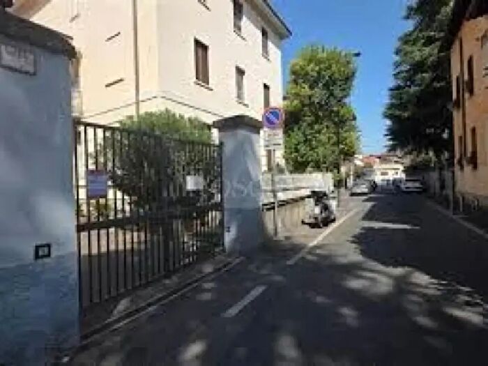 Casa trilocale in vendita in Via Pietra Ligure, Milano
