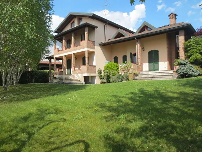 Casa con 10 locali in vendita in Via Silvio Pellico, Vanzago