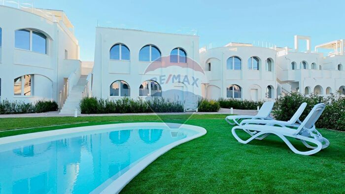 Appartamento trilocale in vendita in Via Loreto, Numana