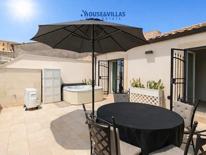 Casa trilocale in vendita in Via Camillo Benso Conte di Cavour, Noto