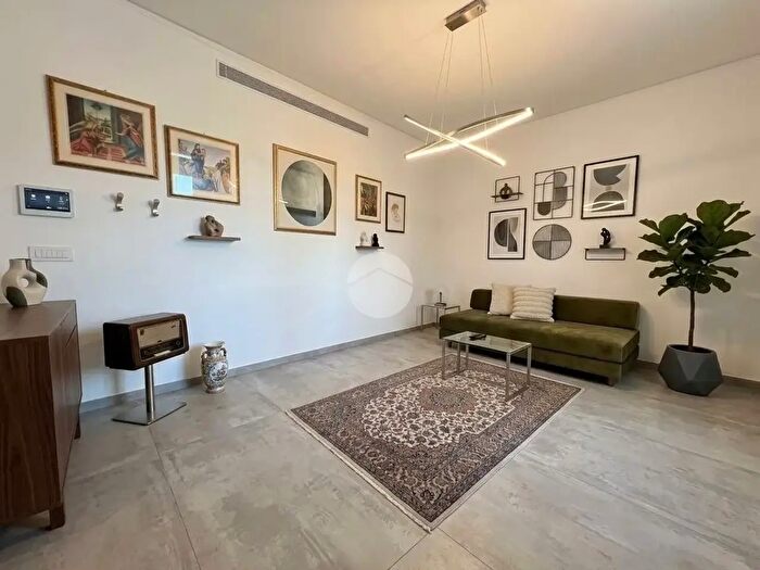 Appartamento trilocale in vendita in Via Giuseppe Garibotti, Cremona