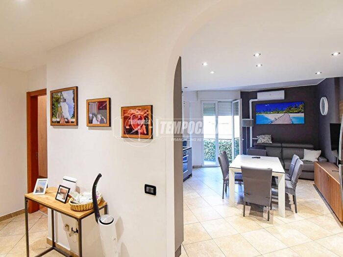 Appartamento trilocale in vendita in Via Carlo Cattaneo, Centro, Cantù