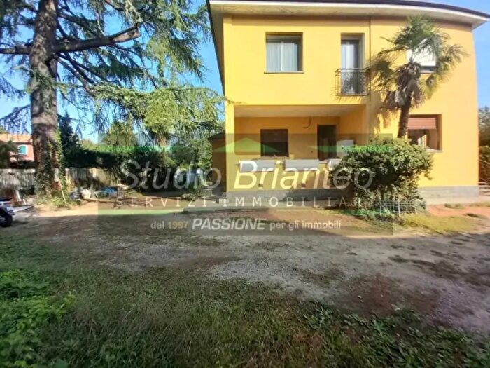 Appartamento trilocale in vendita in Via degli Artigiani, Cesano Maderno
