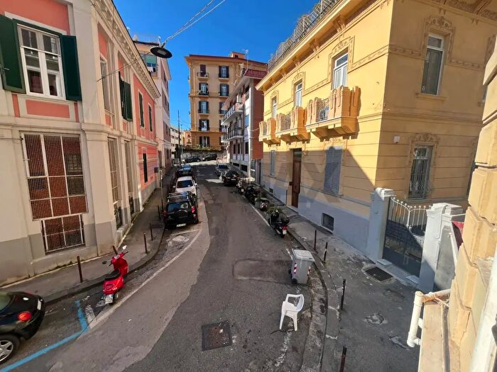 Appartamento trilocale in affitto in Napoli