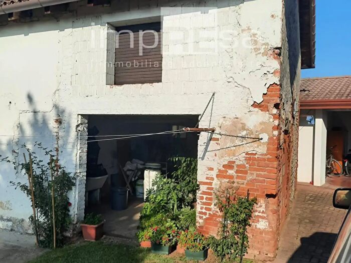 Casa con 5 locali in vendita in Via Monte Grappa, Istrana