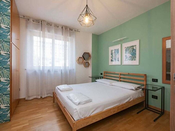 Appartamento trilocale in affitto in Via Savona, Giambellino, Milano