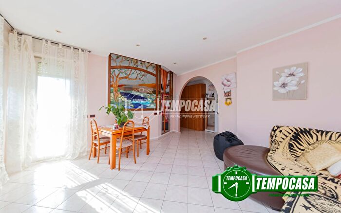 Appartamento trilocale in vendita in Via De Gasperi, Casorate Primo