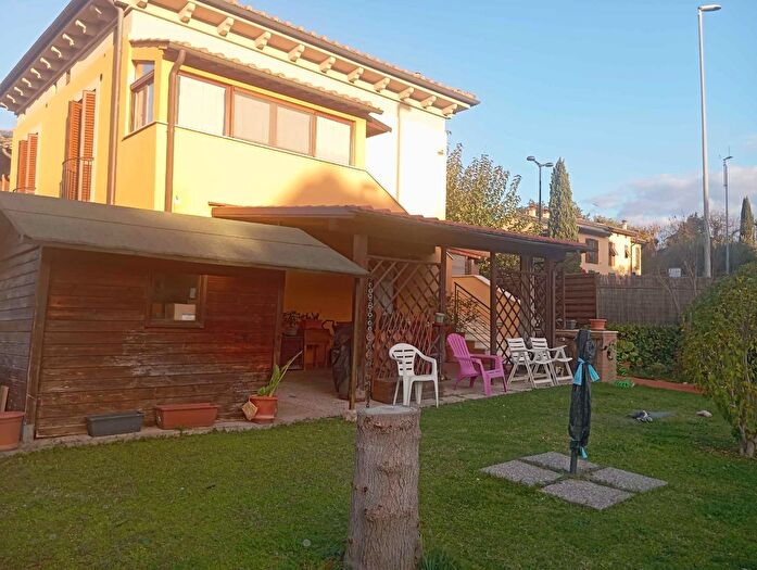 Casa con 5 locali in vendita in Poggibonsi