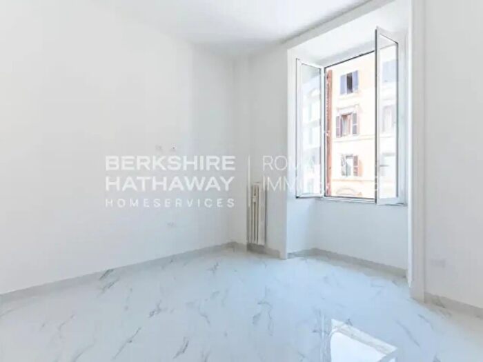 Appartamento con 5 locali in vendita in Via Germanico, Roma