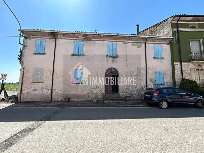 Casa con 9 locali in vendita in Martiri di Belfiore, Rivarolo Del Re Ed Uniti