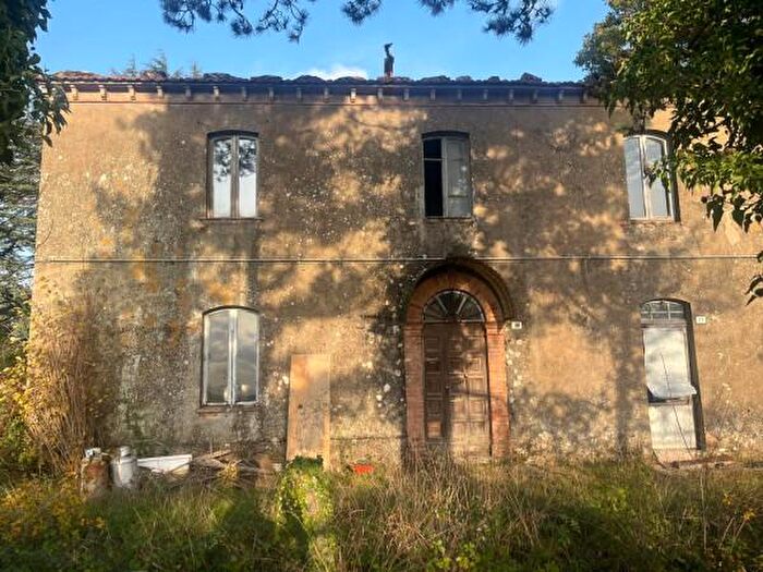 Casa con 6 locali in vendita in San Venanzo