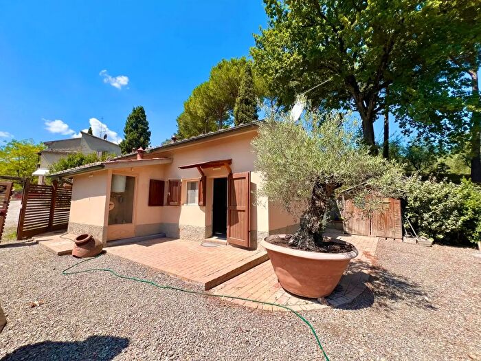 Casa bilocale in vendita in Strada di Poggioluglio, San Gimignano