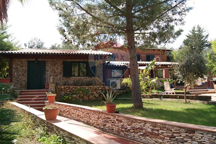 Casa con 11 locali in vendita in Pietre Mole B, Monreale