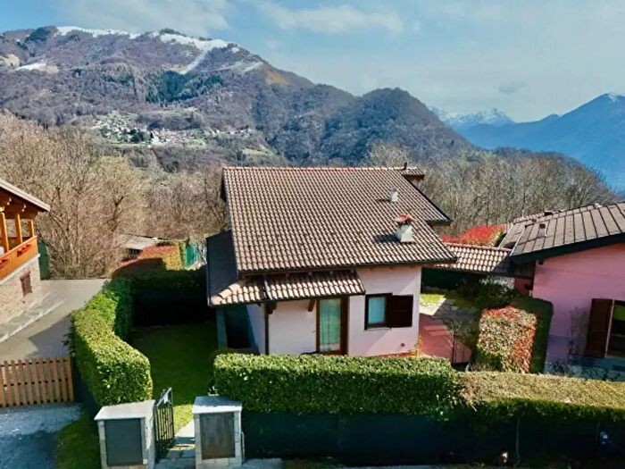 Casa bilocale in vendita in Via Provinciale per Veglio, Centro Valle Intelvi
