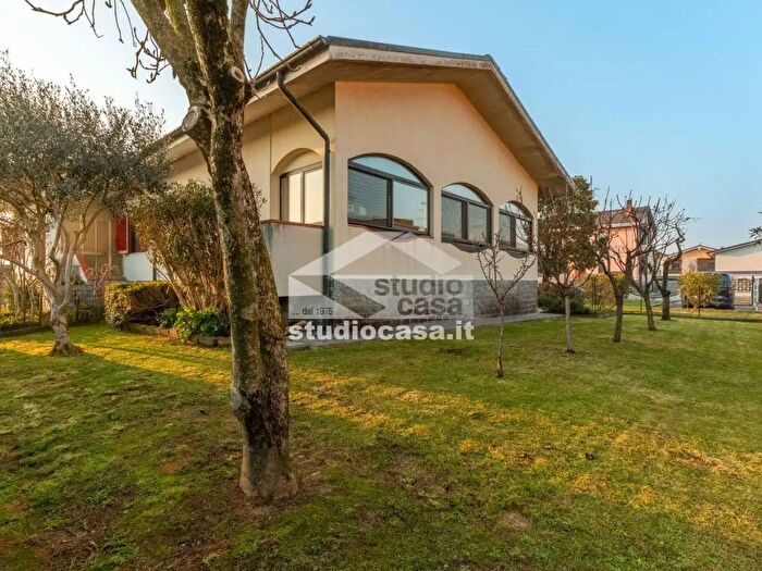 Casa con 5 locali in vendita in Via Pinturicchio, Mediglia