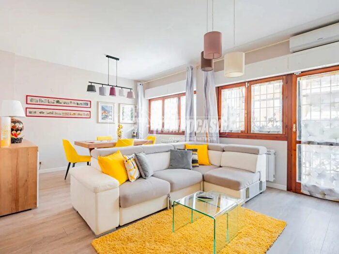 Appartamento trilocale in vendita in Via Beata Savina Petrilli, Roma