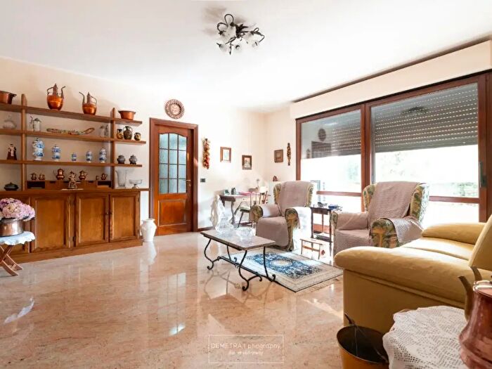 Appartamento trilocale in vendita in Via della Pace, Vignola
