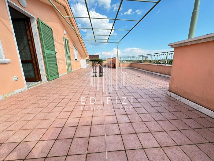 Appartamento con 5 locali in vendita in Massa