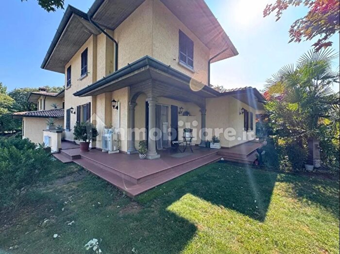 Casa con 5 locali in vendita in Cazzago San Martino