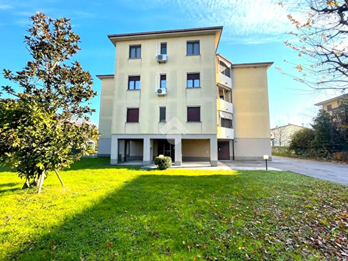 Appartamento trilocale in vendita in Via San Felice, Cremona