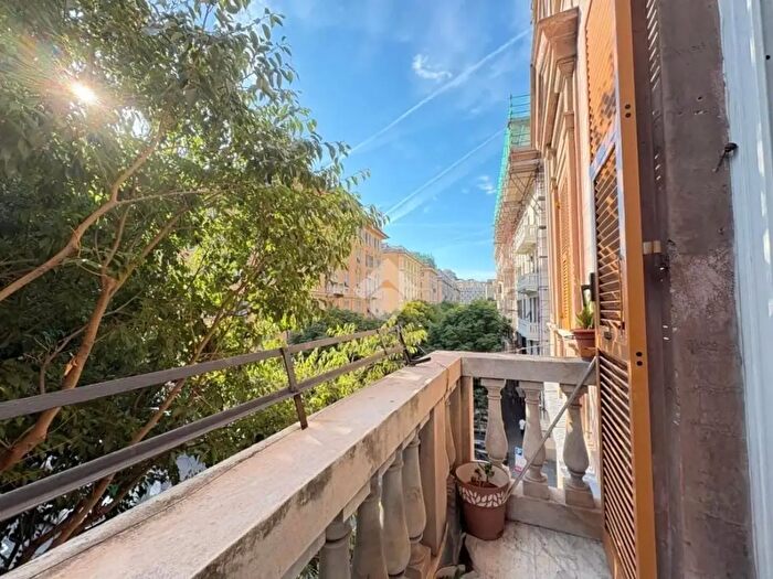 Appartamento quadrilocale in vendita in Via GB d'Albertis, Genova