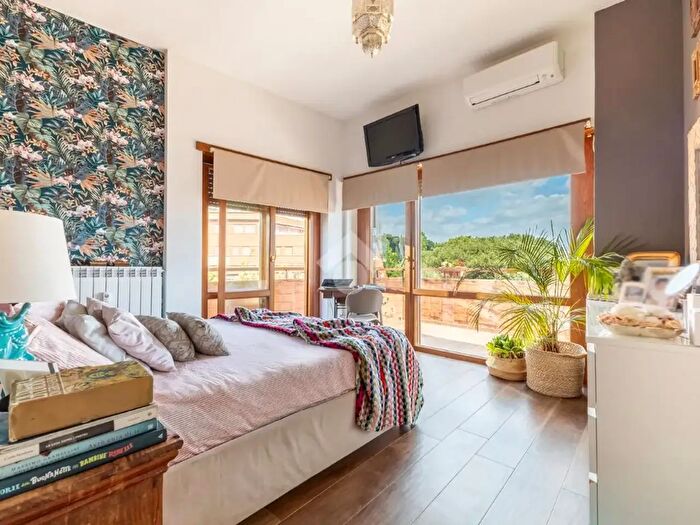 Appartamento con 5 locali in vendita in Via Vigna Due Torri, Roma