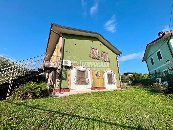 Casa con 8 locali in vendita in Peschiera Del Garda