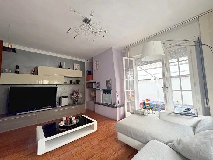 Casa con 6 locali in vendita in Viareggio