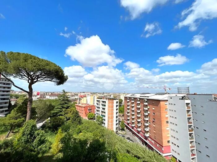 Appartamento quadrilocale in vendita in Via Gregorio Ricci Curbastro, Roma
