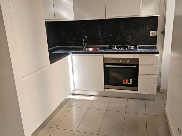 Appartamento con 5 locali in affitto in Via San Gregorio, Repubblica, Milano