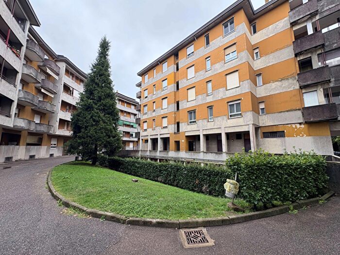 Appartamento trilocale in vendita in Via Bainsizza, Varese