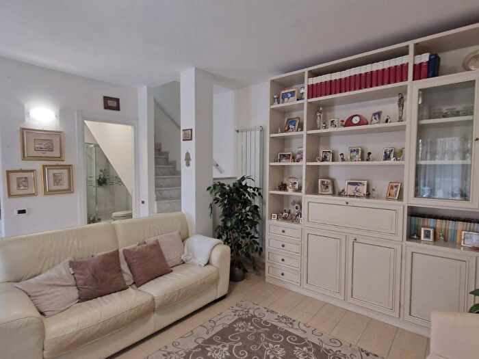 Casa con 6 locali in vendita in Torre del Lago, Viareggio