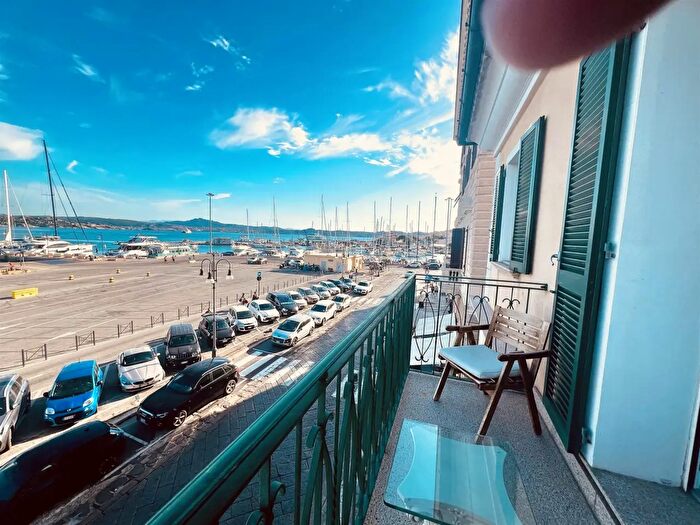 Appartamento con 8 locali in vendita in La Maddalena