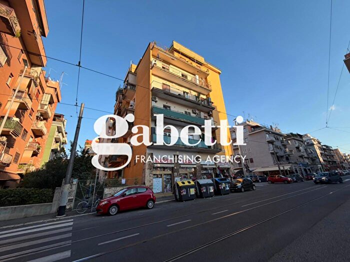 Appartamento bilocale in vendita in Largo Giacomo Bresadola, Roma