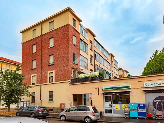 Appartamento trilocale in vendita in Via Giacomo Dina, Torino