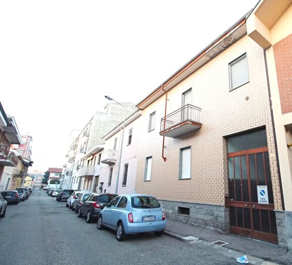 Casa con 5 locali in vendita in Via Bologna, Novara