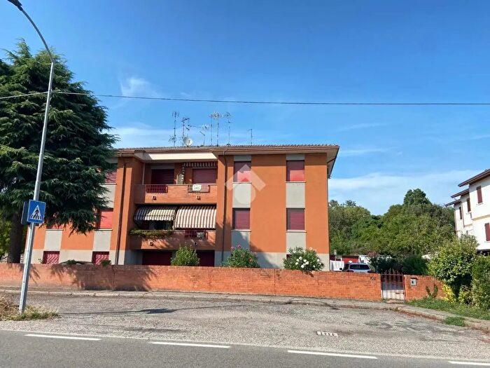 Appartamento trilocale in vendita in Via Vallelunga, Ferrara
